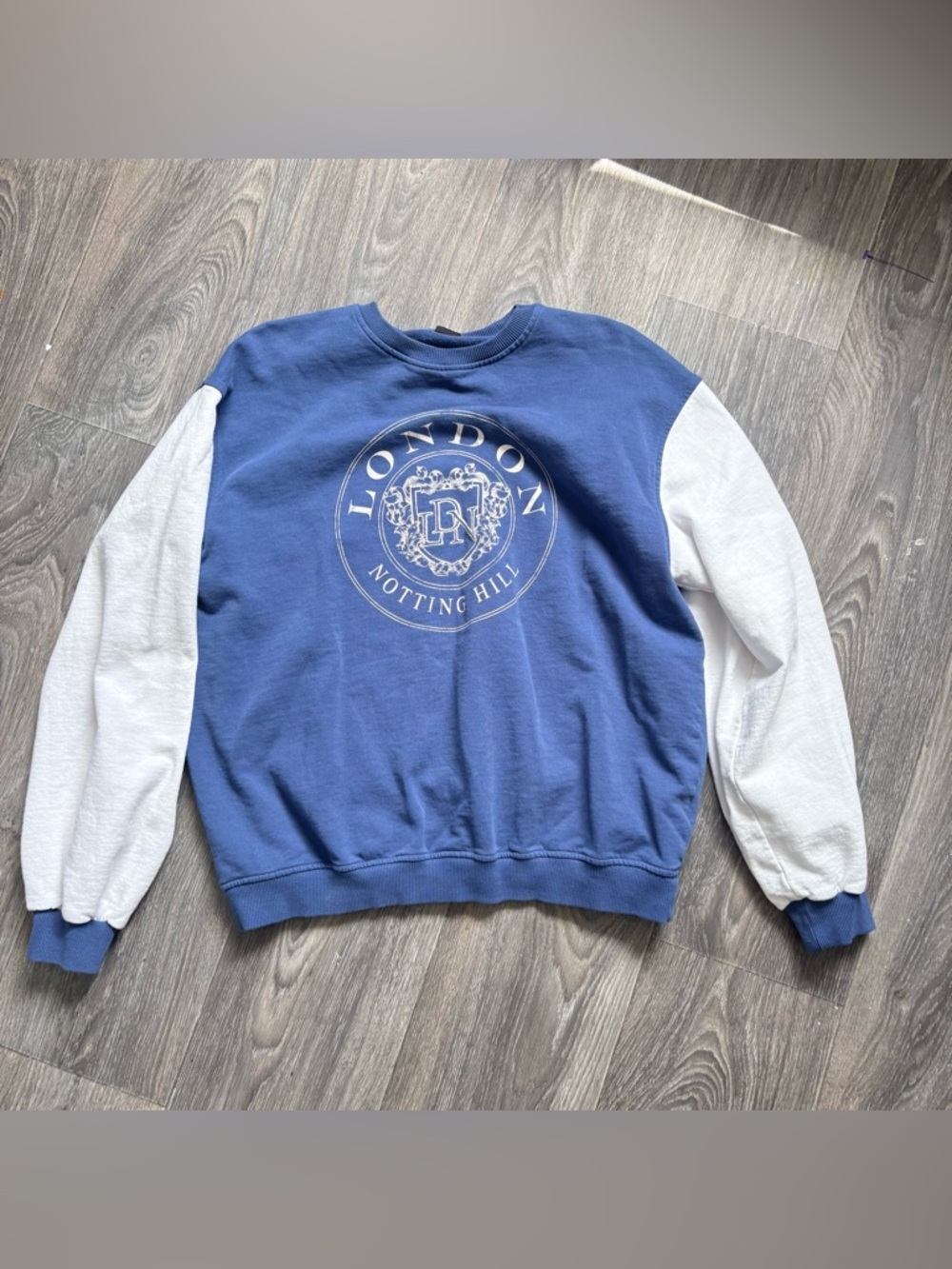 Urban Outfitters blue and white London crewneck - Picture 2 of 4